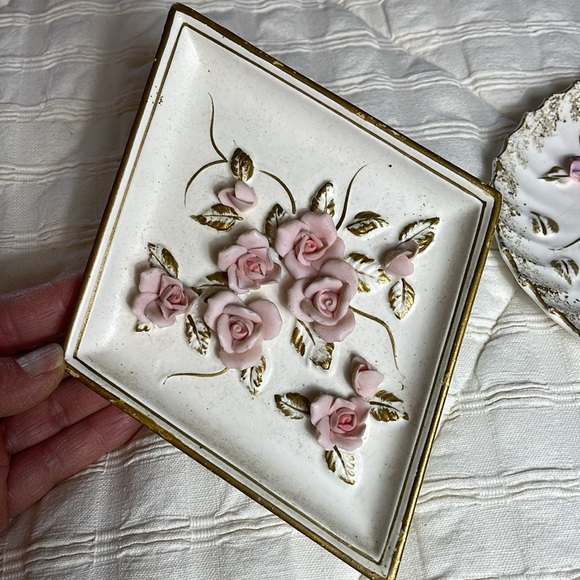 Lefton’s Chawkware Trio Ceramic Floral Wall Decor - Picture 3 of 8